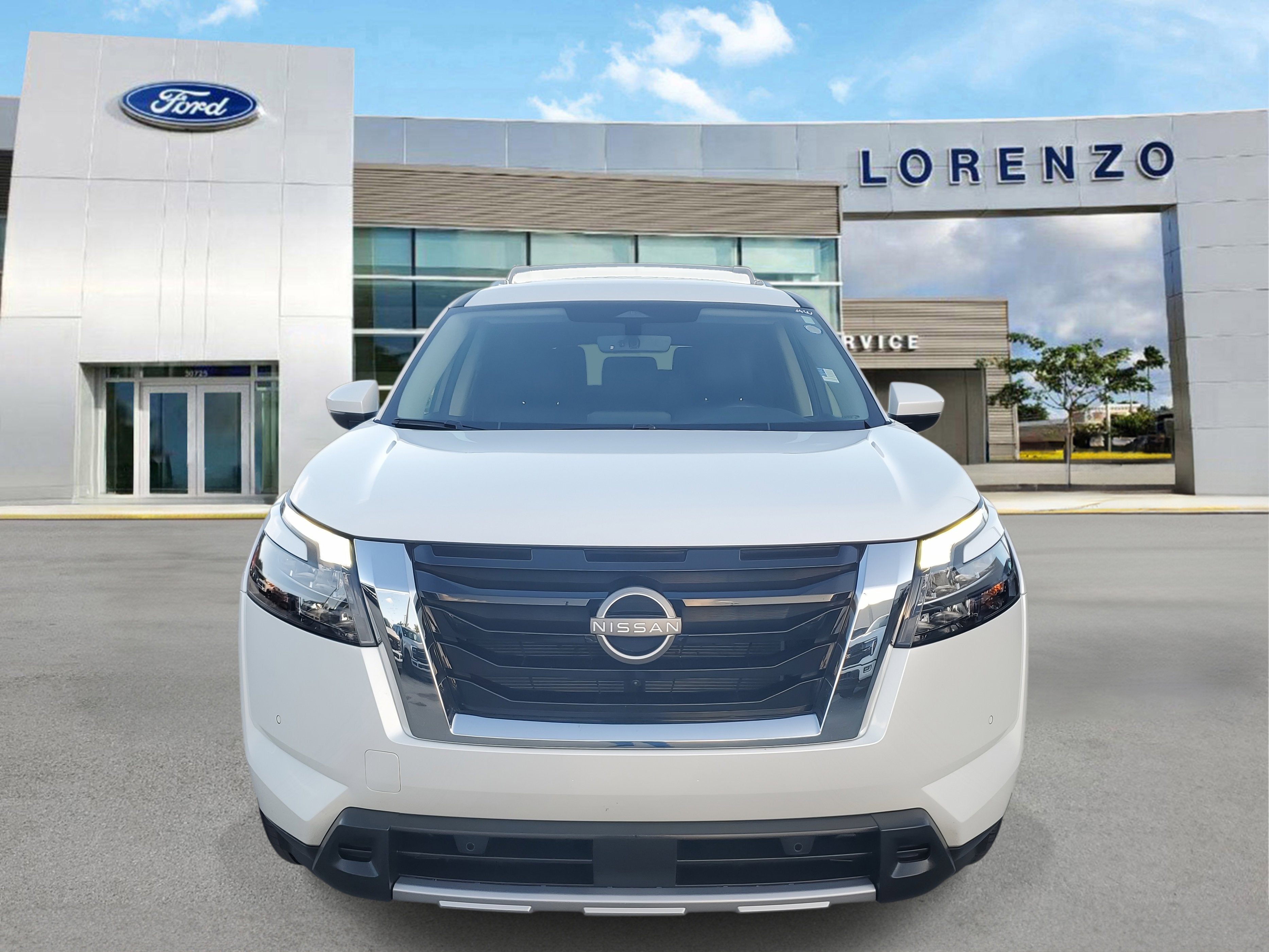 2025 Nissan Pathfinder SL