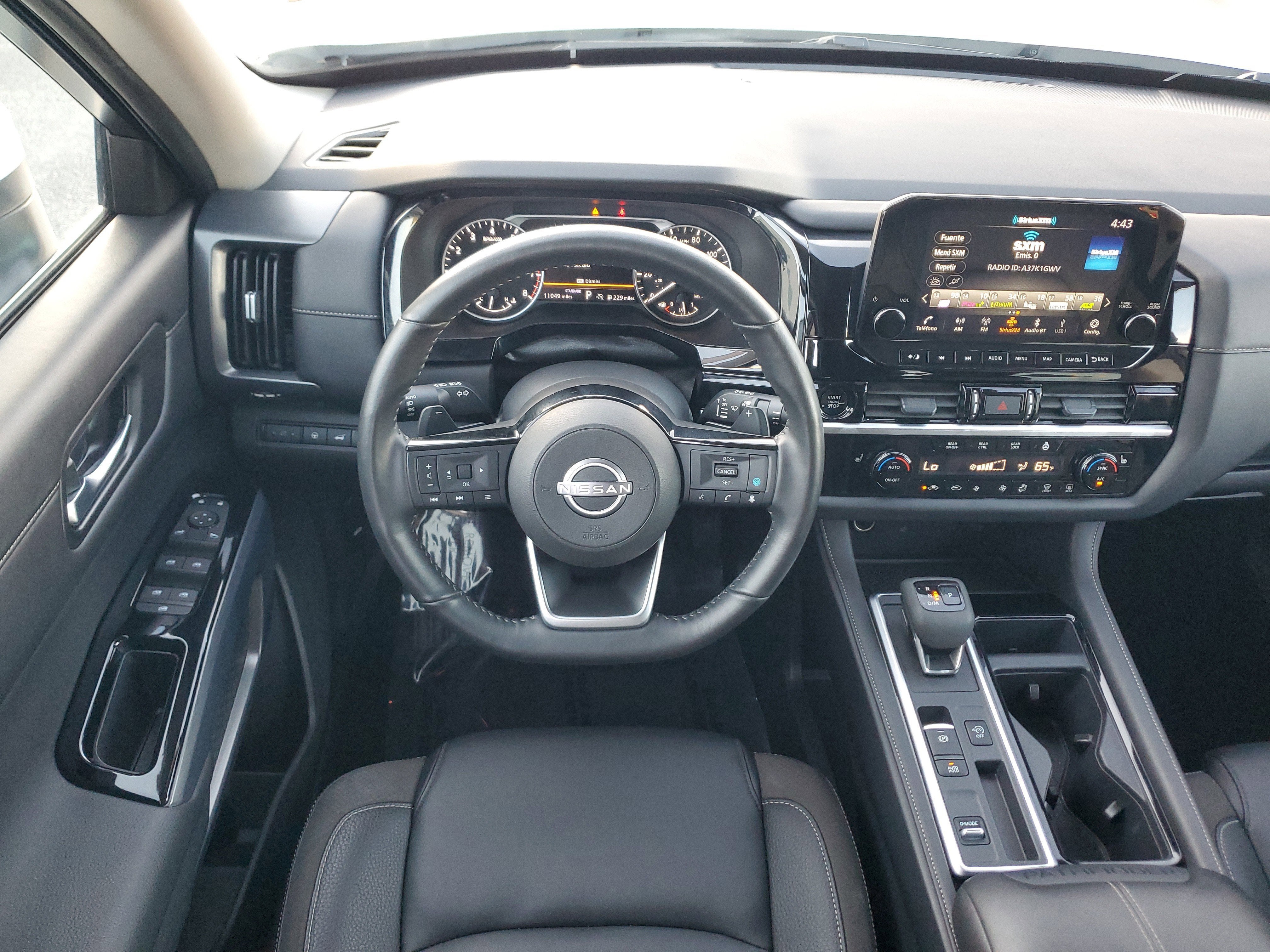 2025 Nissan Pathfinder SL