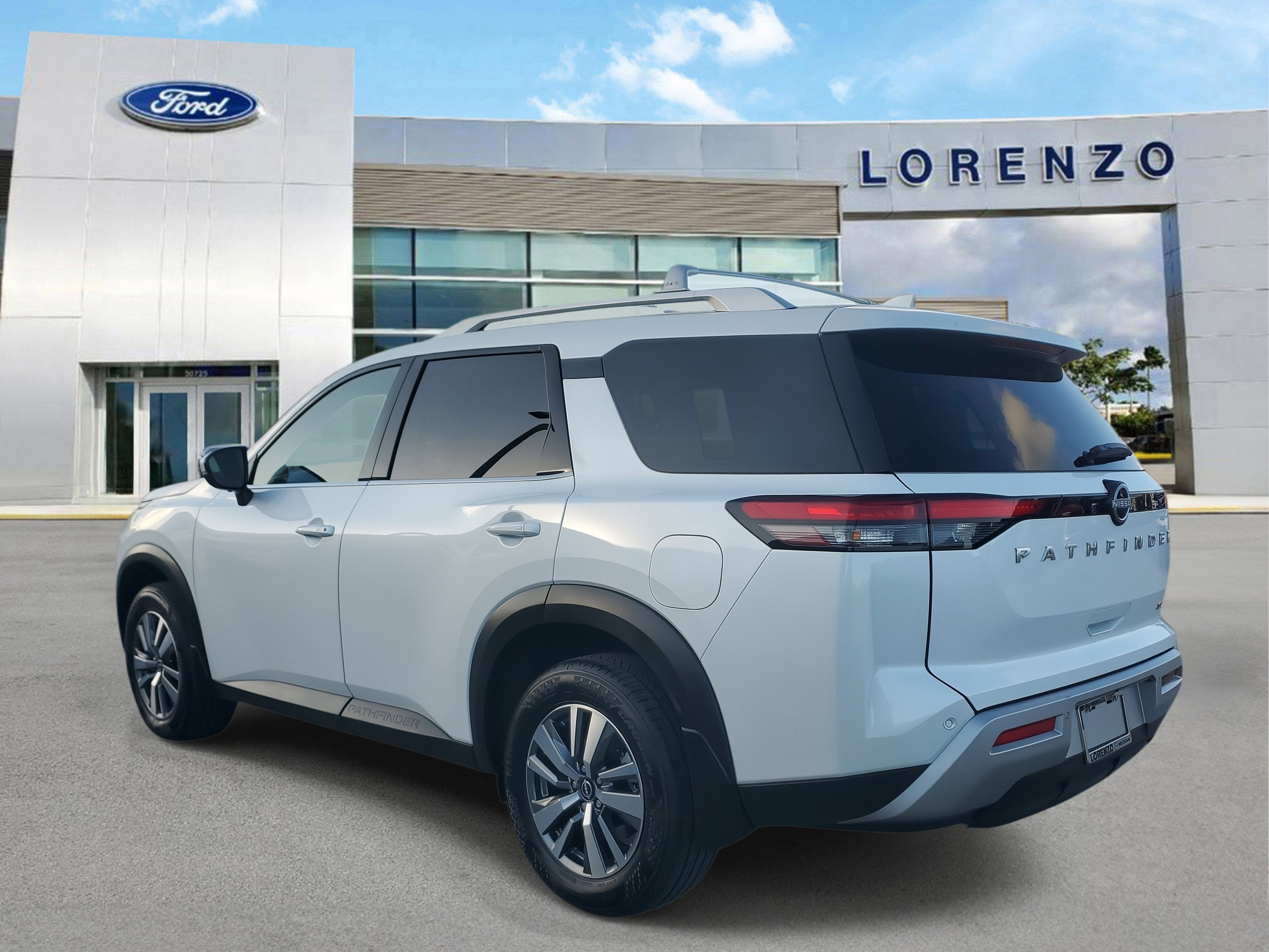 2025 Nissan Pathfinder SL