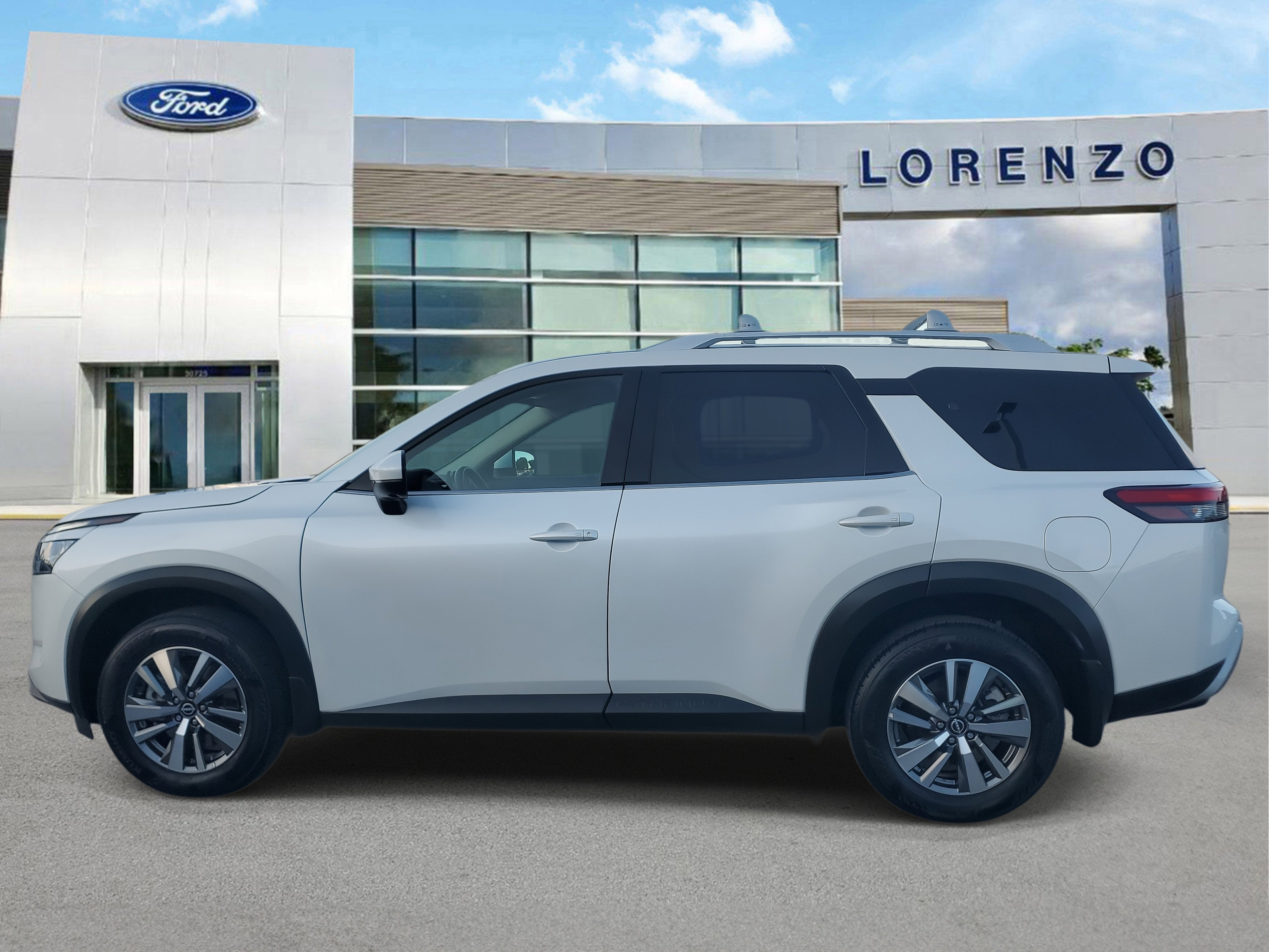 2025 Nissan Pathfinder SL