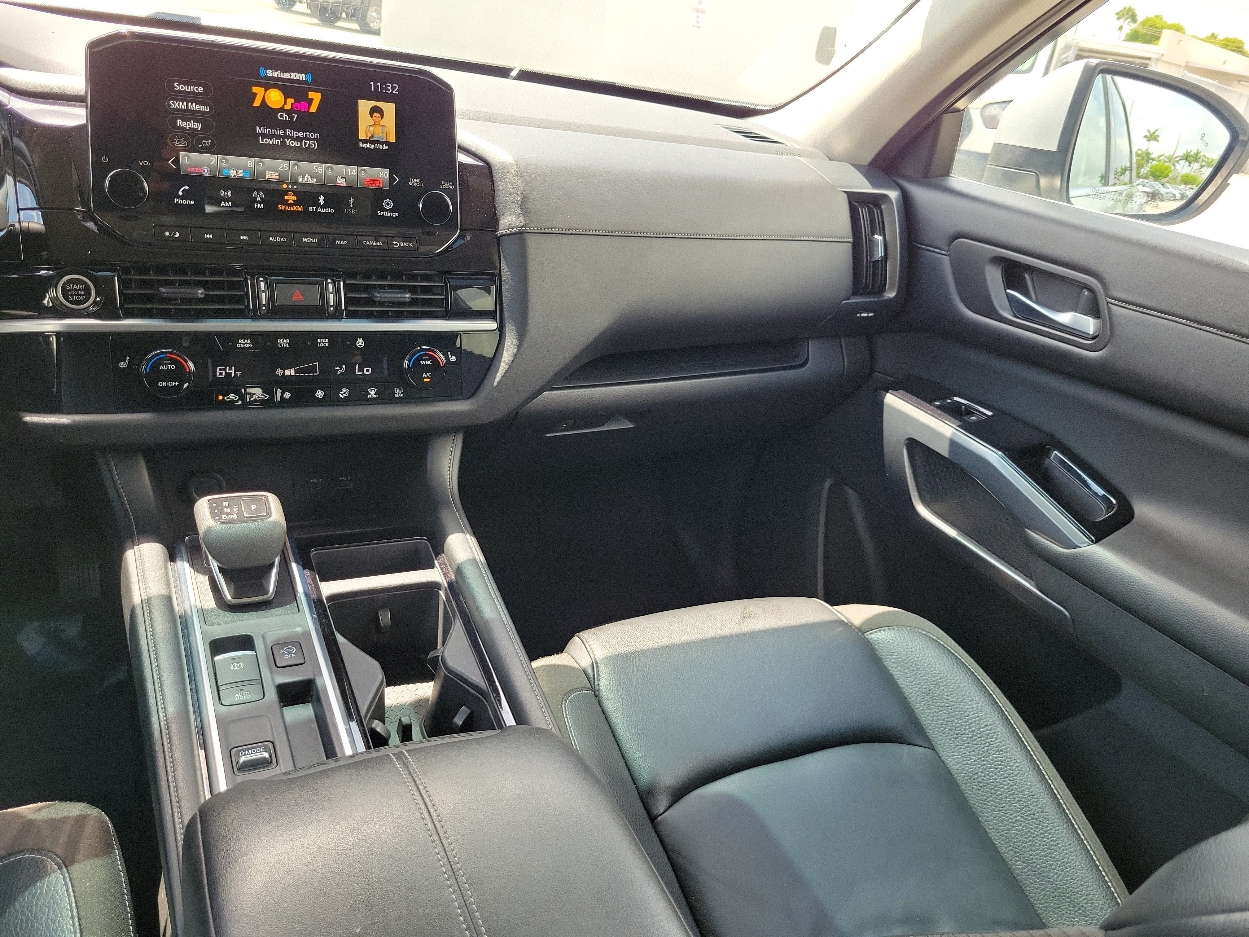 2024 Nissan Pathfinder SL