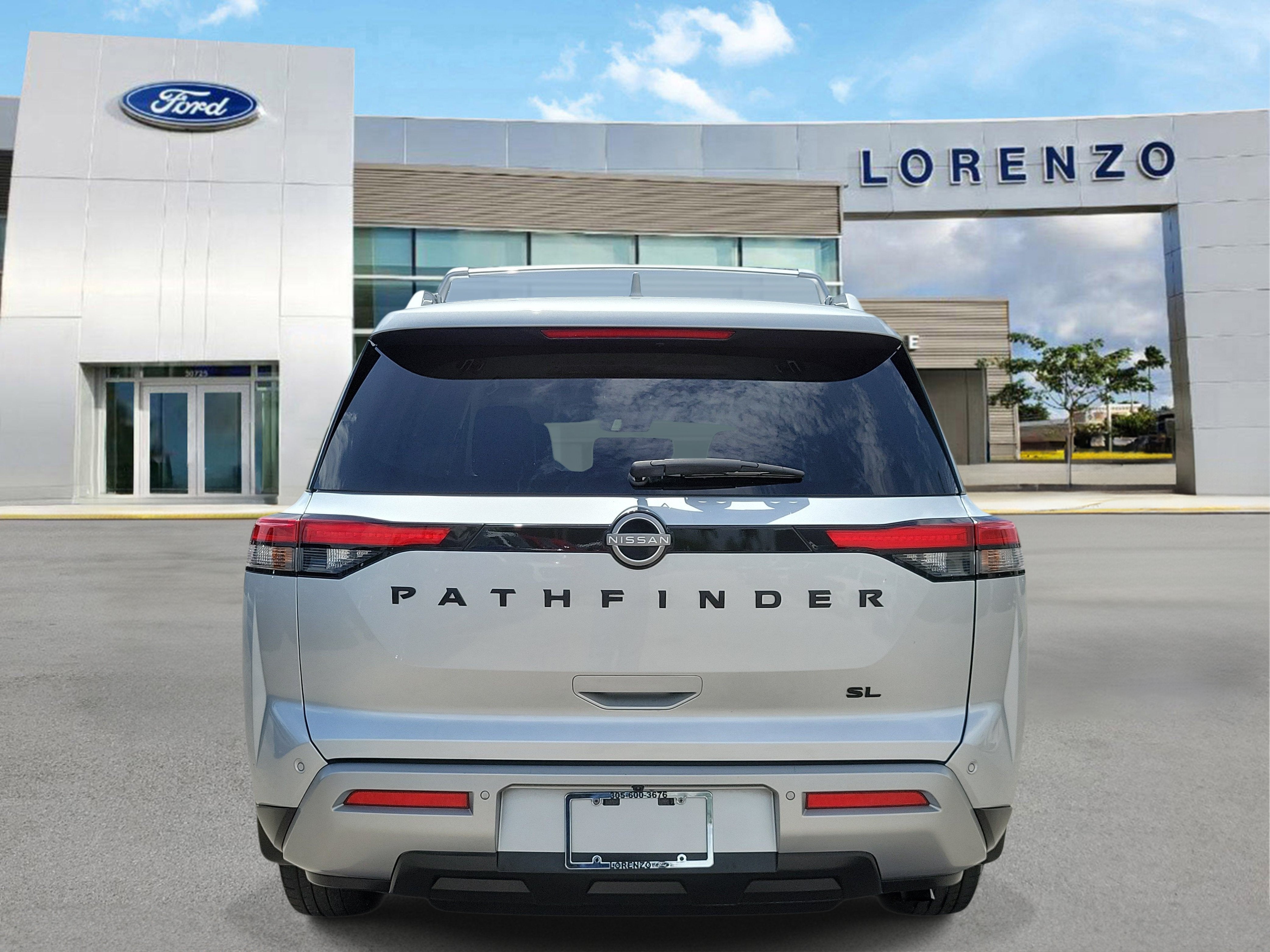 2024 Nissan Pathfinder SL