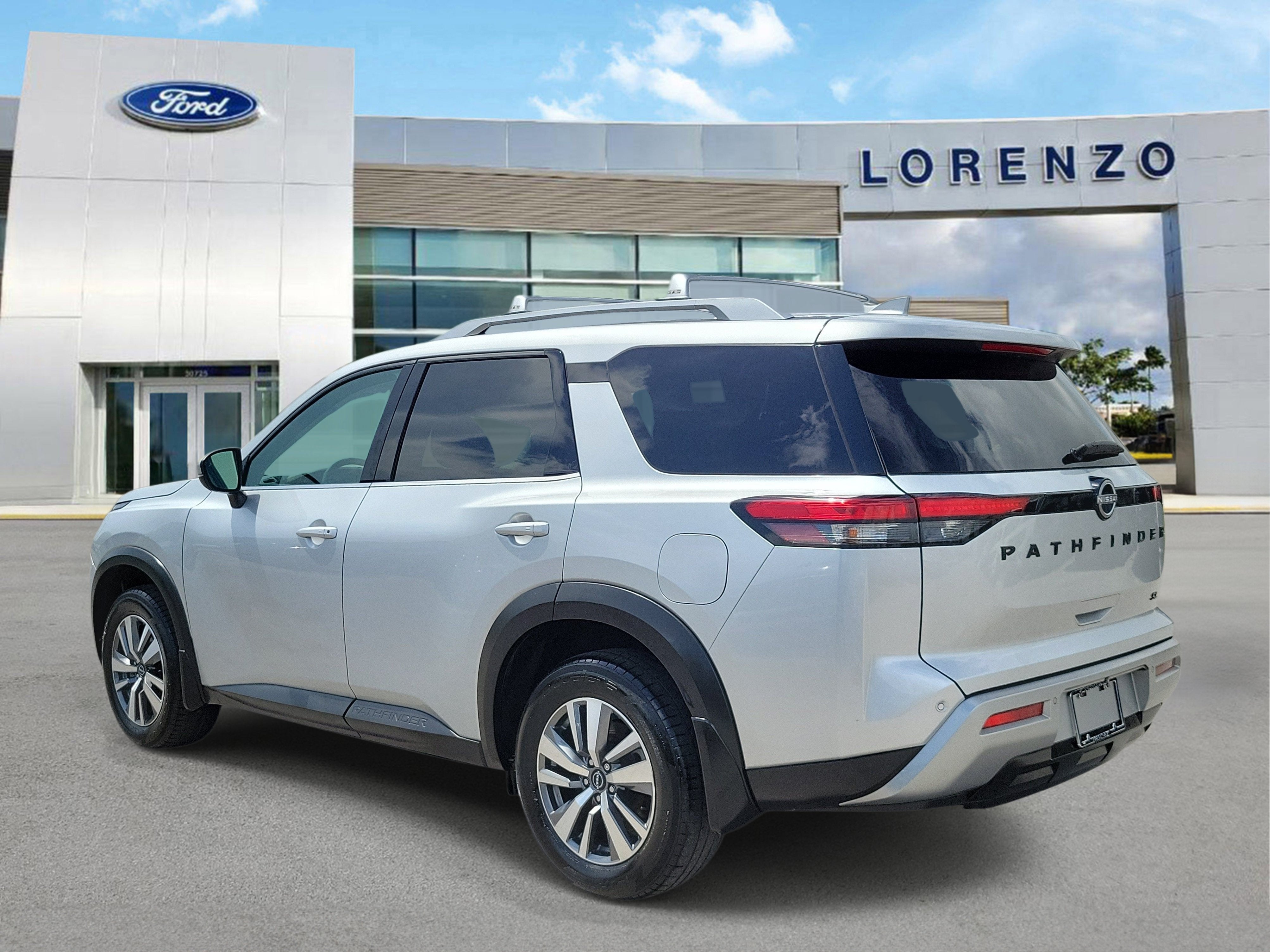2024 Nissan Pathfinder SL