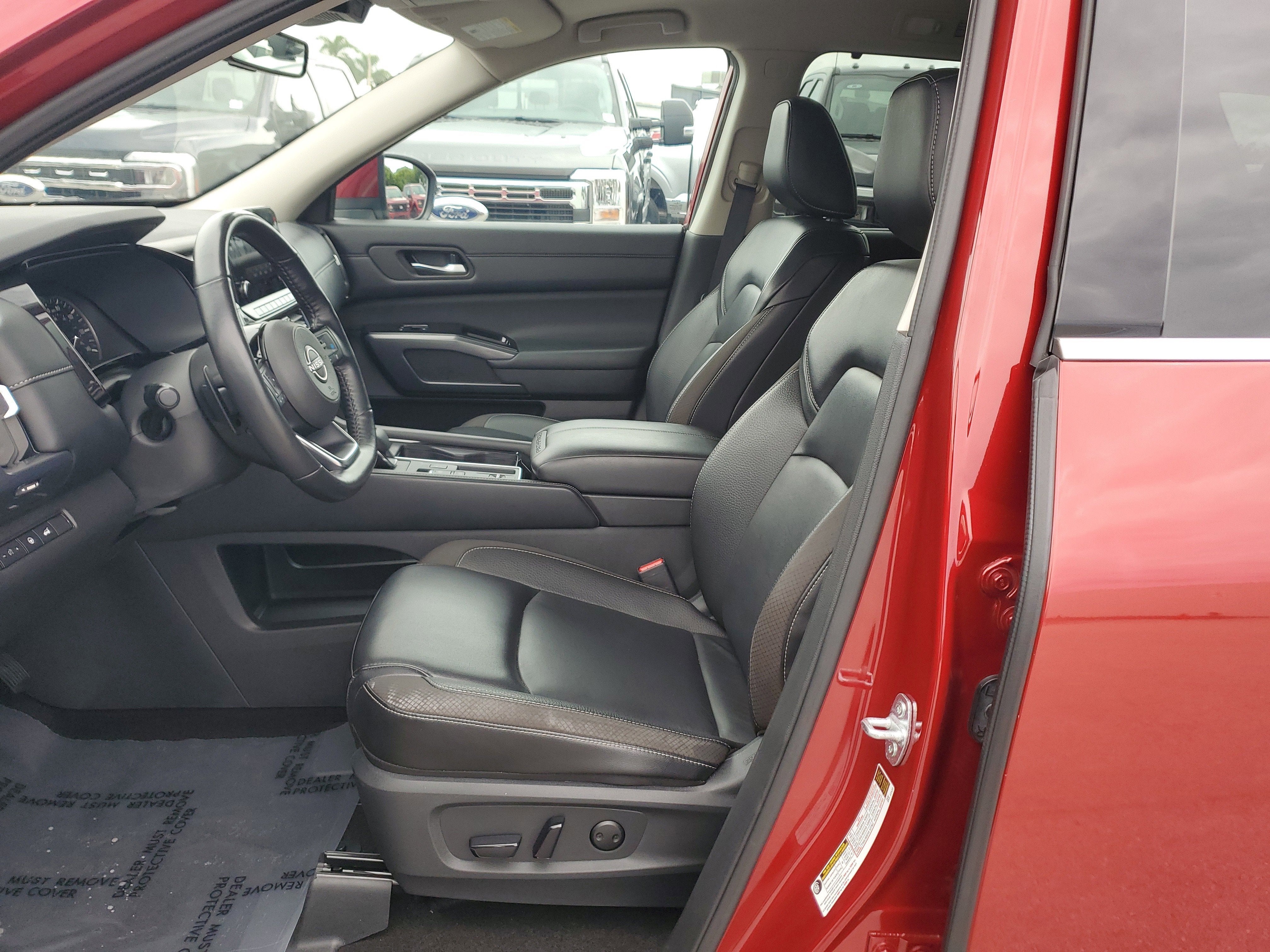 2024 Nissan Pathfinder SL