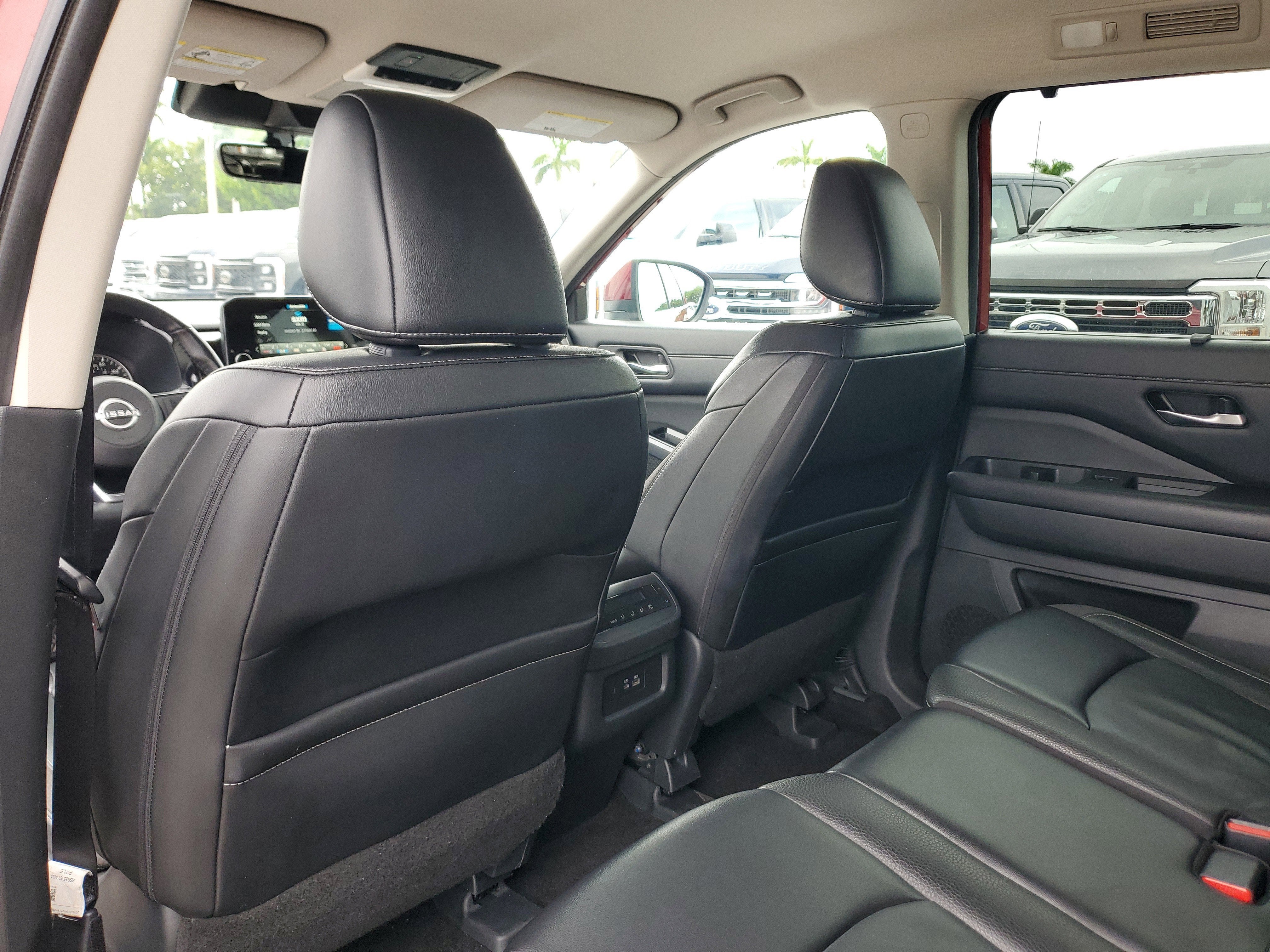 2024 Nissan Pathfinder SL