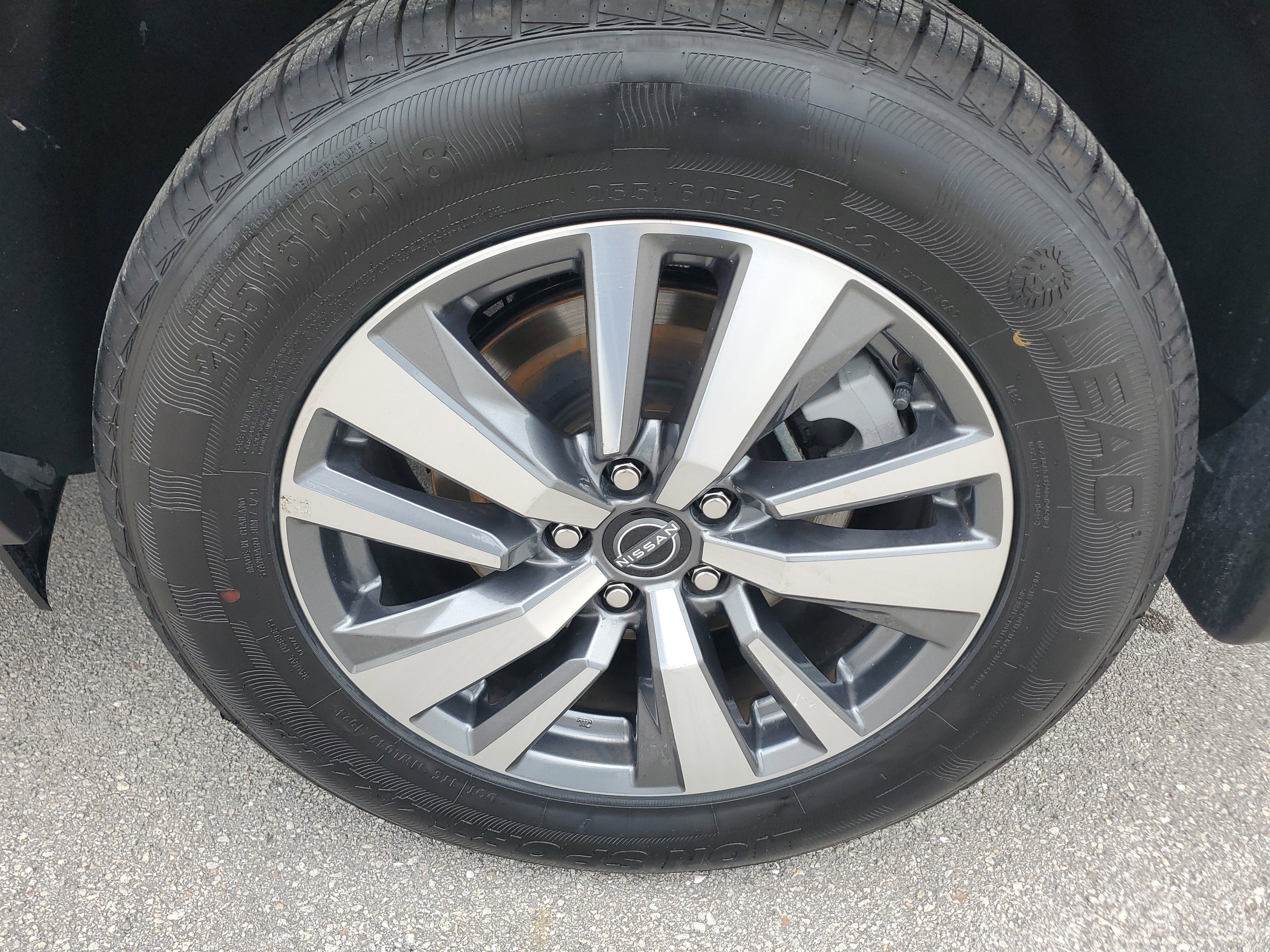 2024 Nissan Pathfinder SL