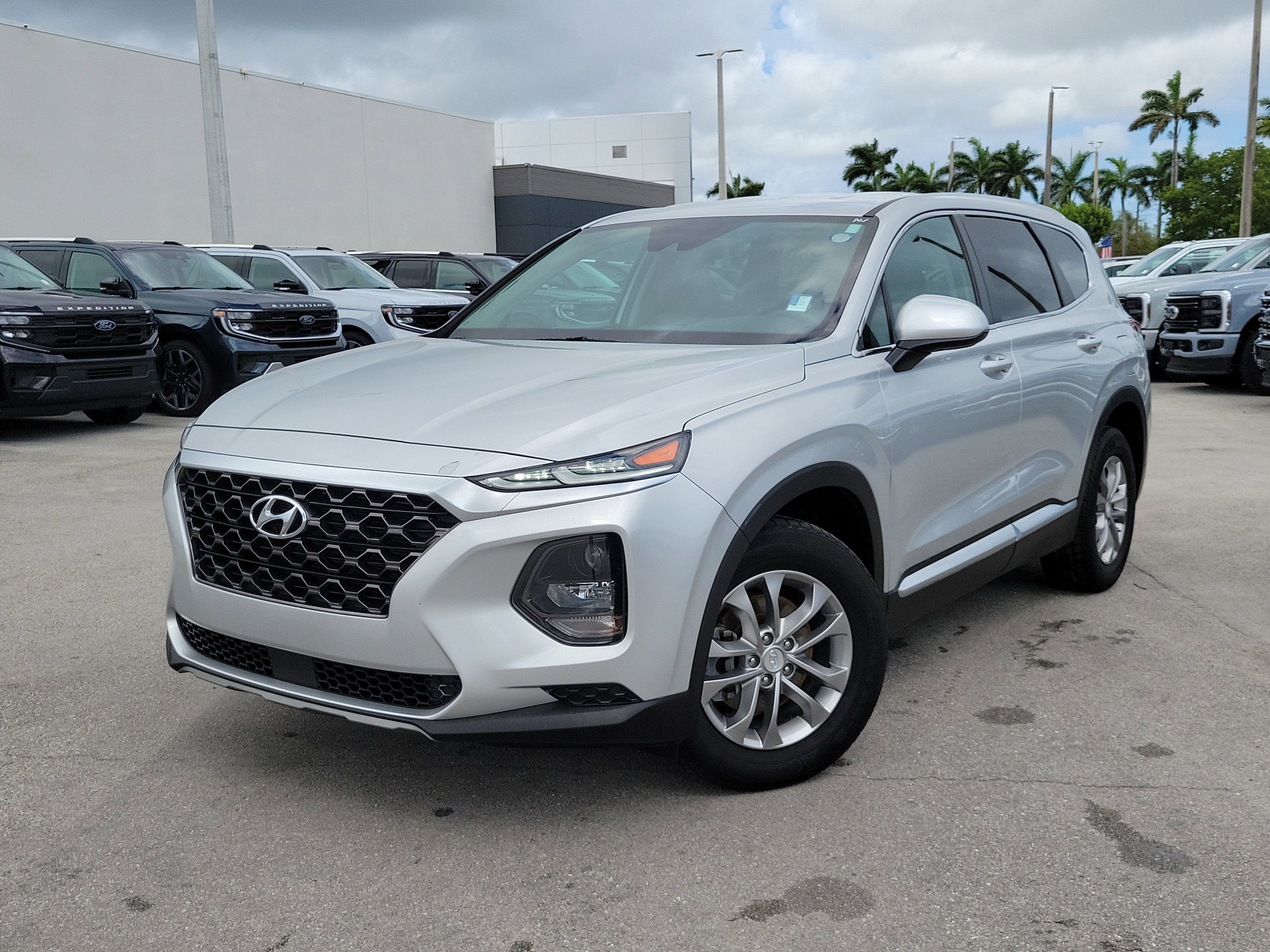 2020 Hyundai Santa Fe SE 2.4's photo