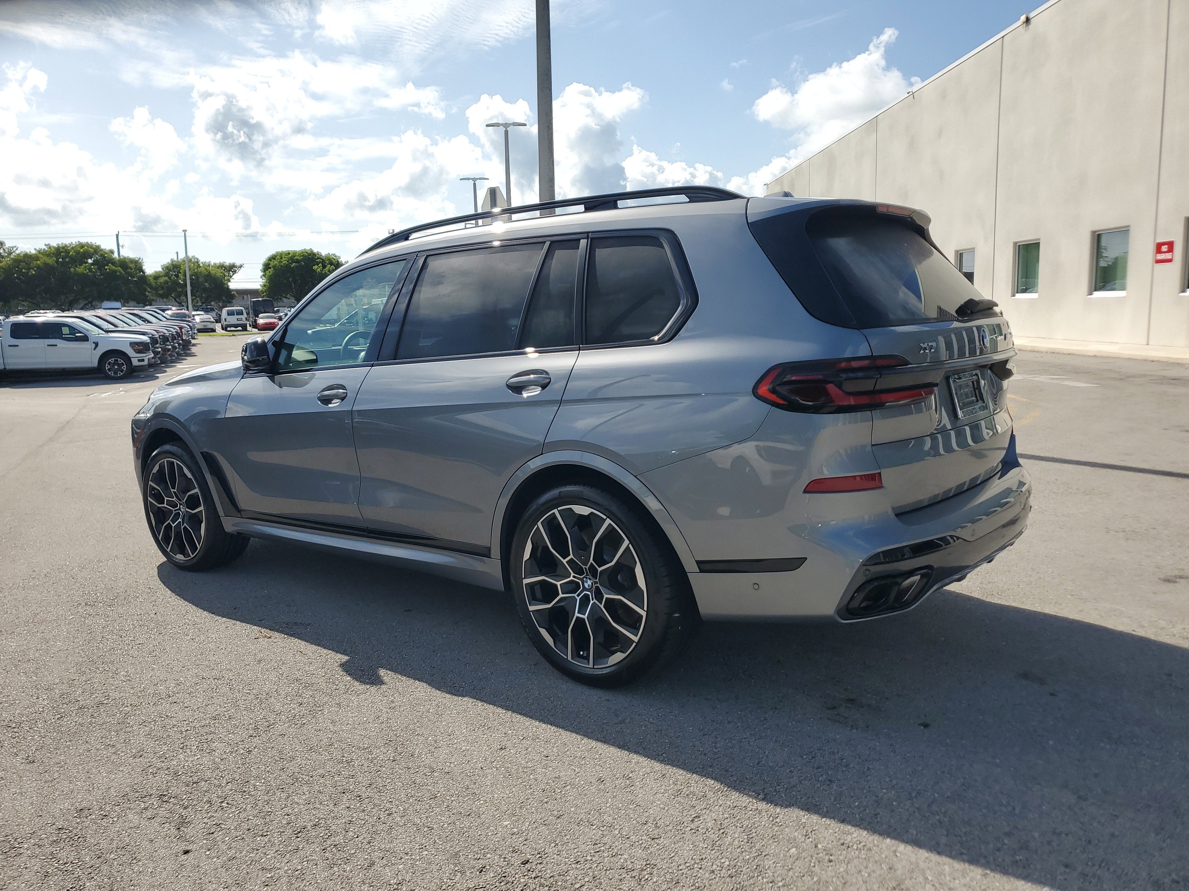 2025 BMW X7 M60i