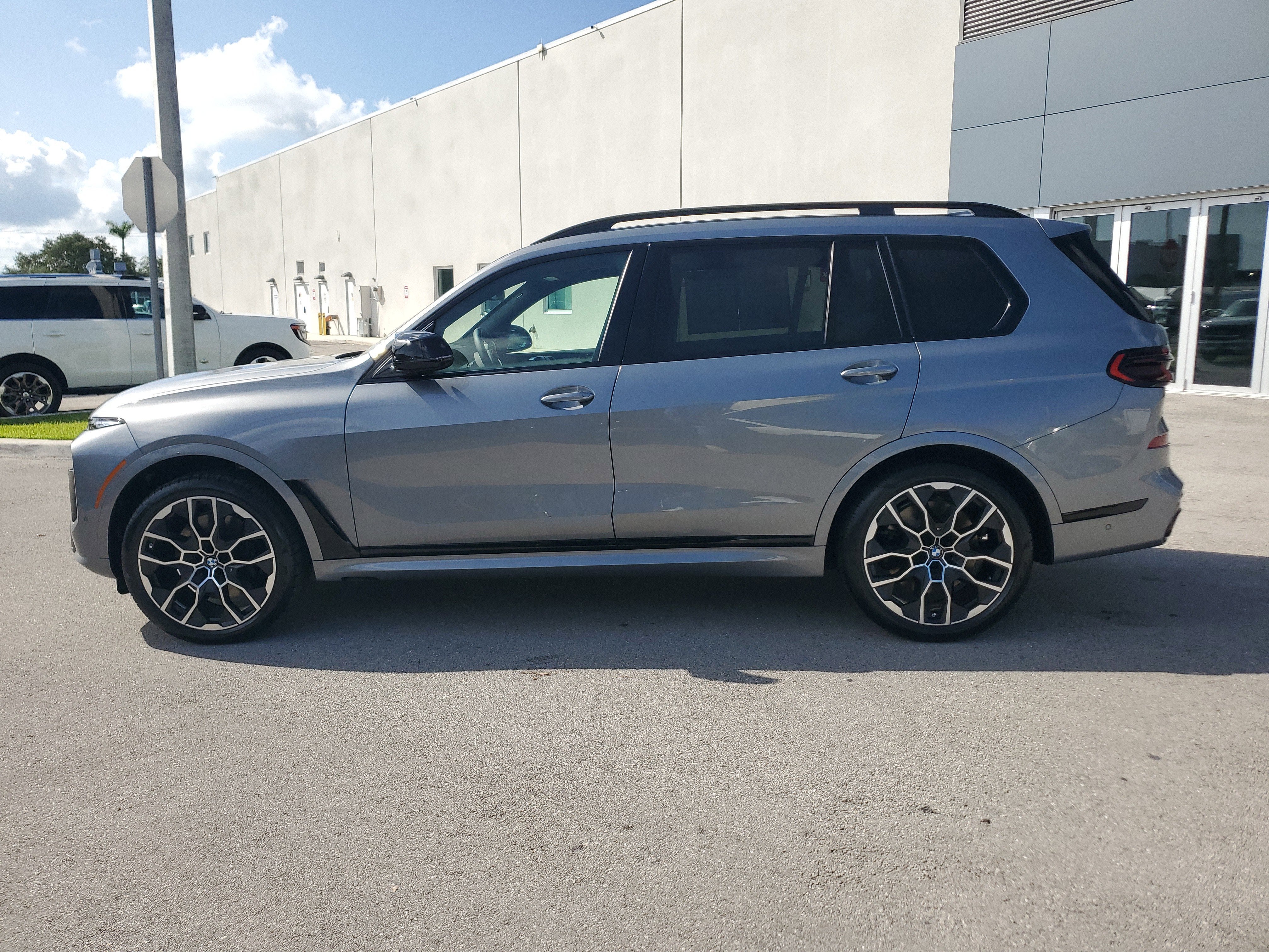 2025 BMW X7 M60i