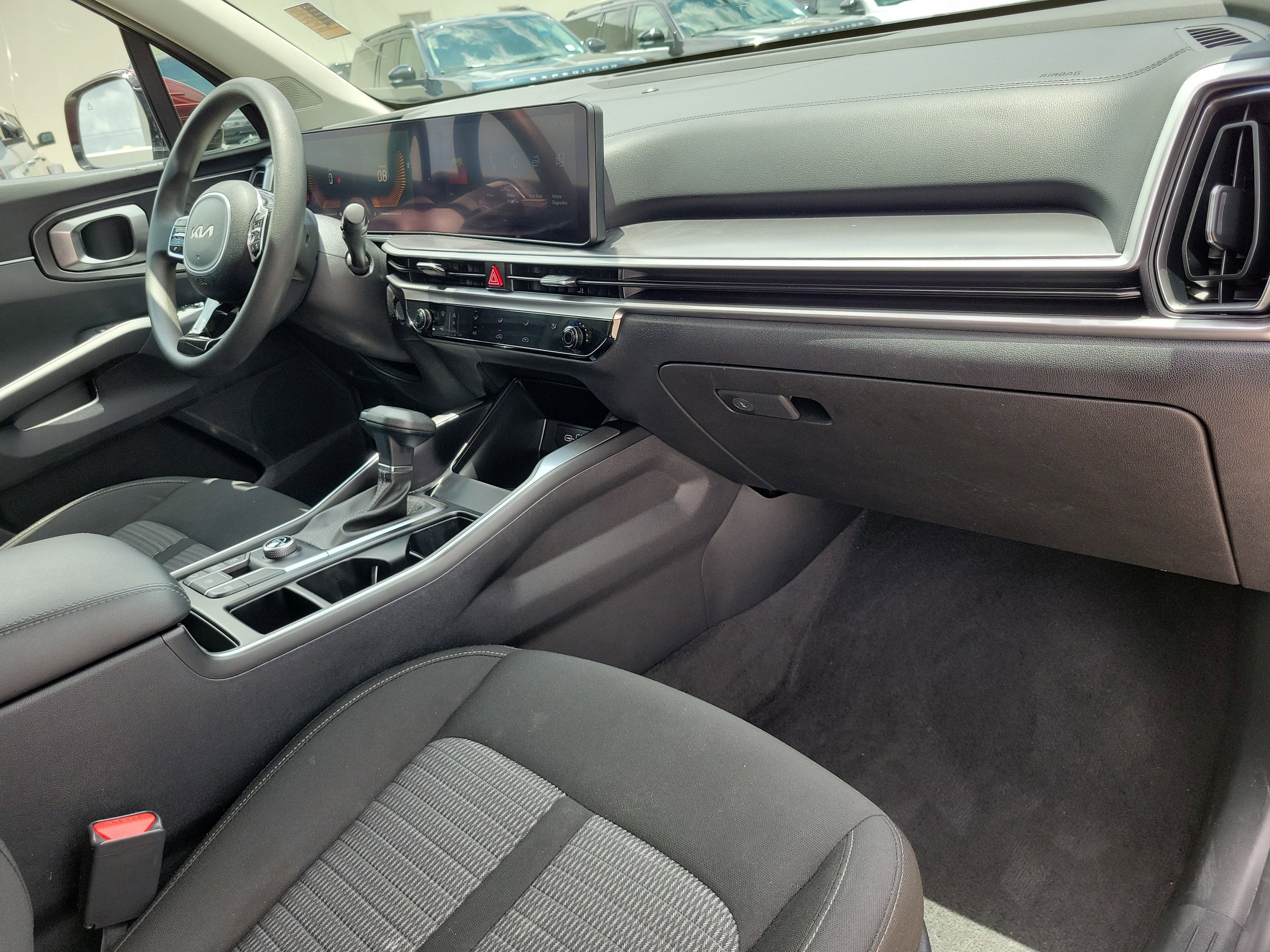 2024 Kia Sorento LX - Photo 17