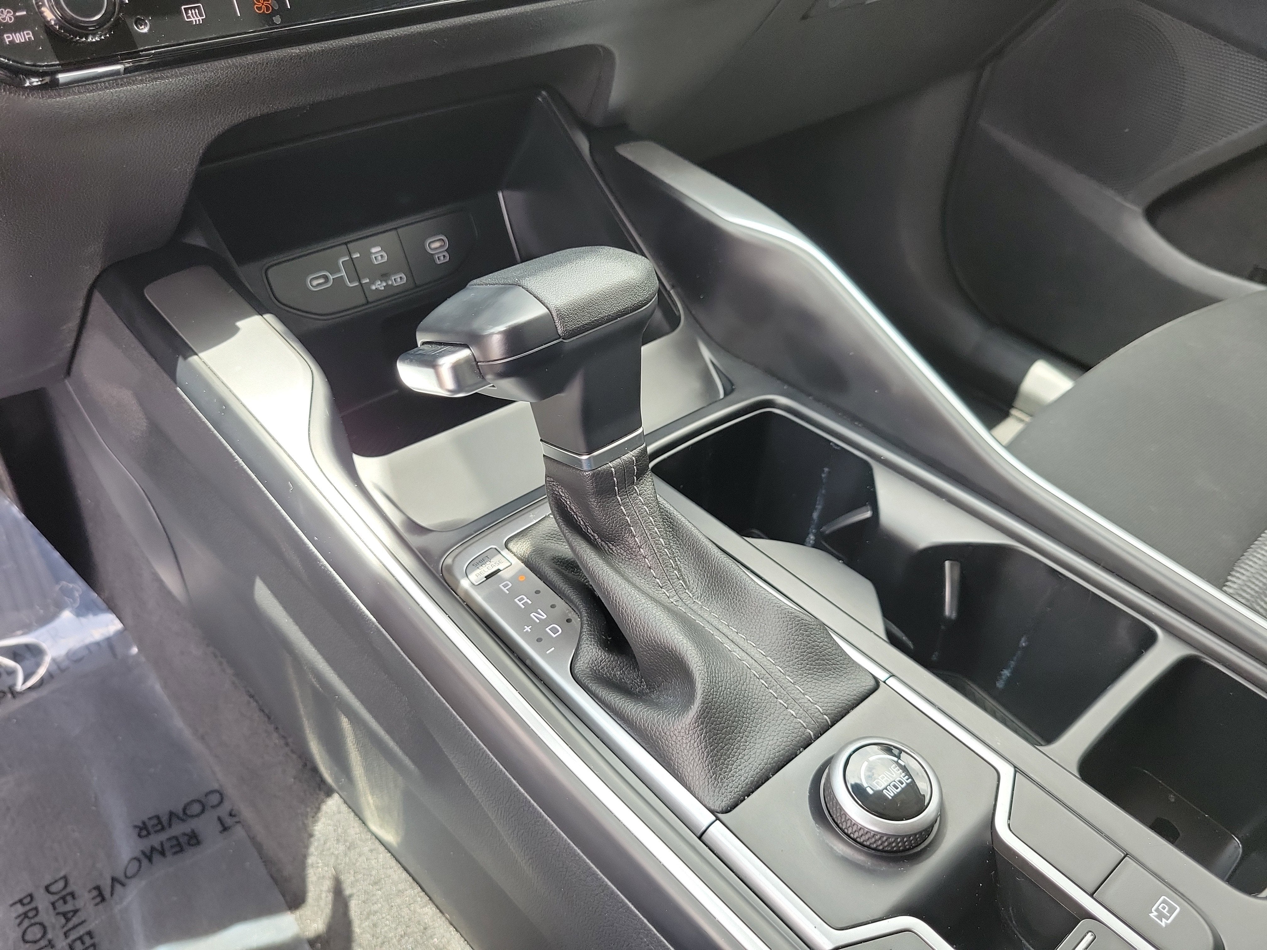 2024 Kia Sorento LX - Photo 23