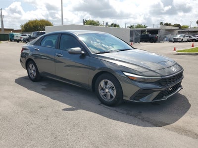 2024 Hyundai Elantra SE