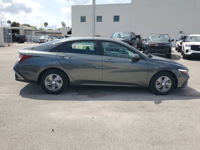 2024 Hyundai Elantra SE