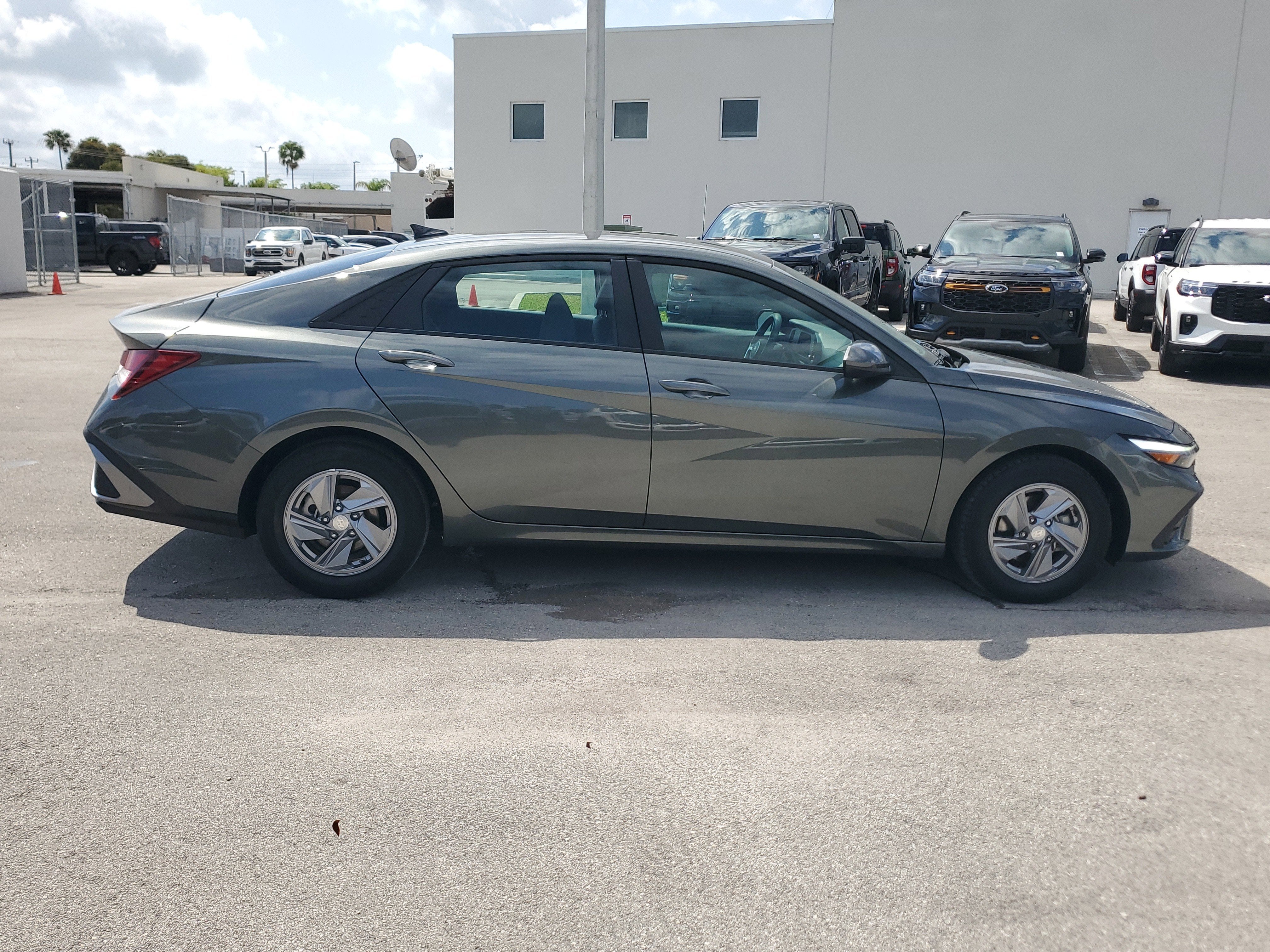 2024 Hyundai Elantra SE