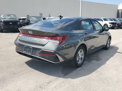 2024 Hyundai Elantra SE