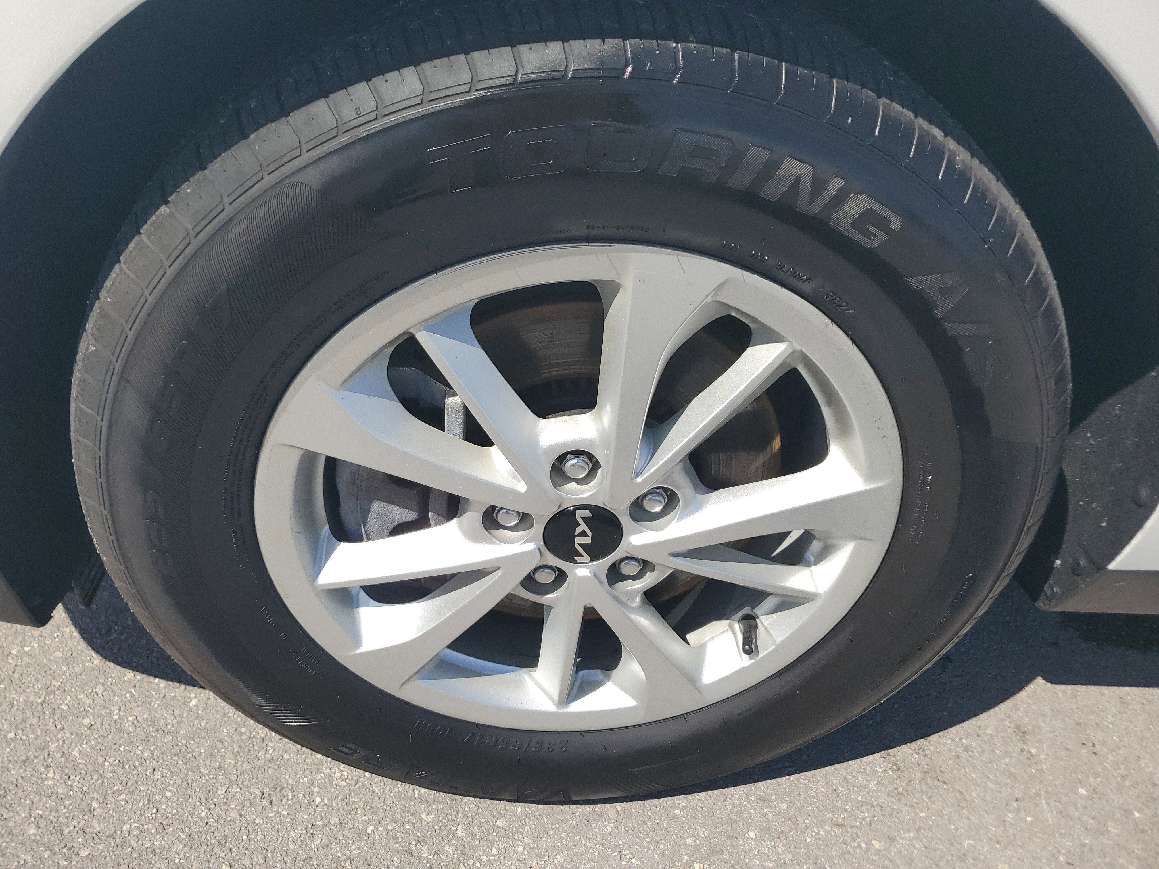 2023 Kia Carnival LX