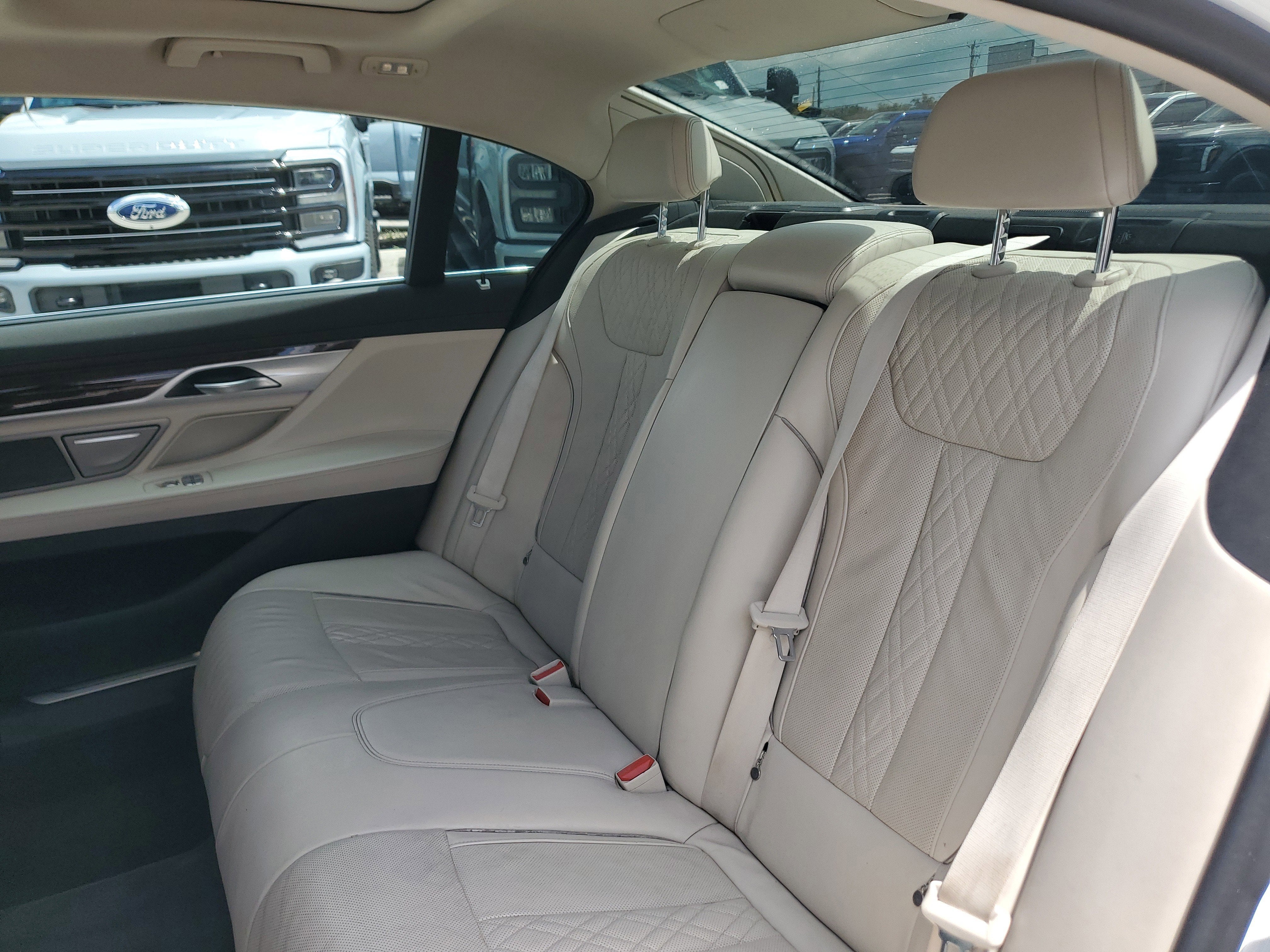 2022 BMW 7 Series 740i