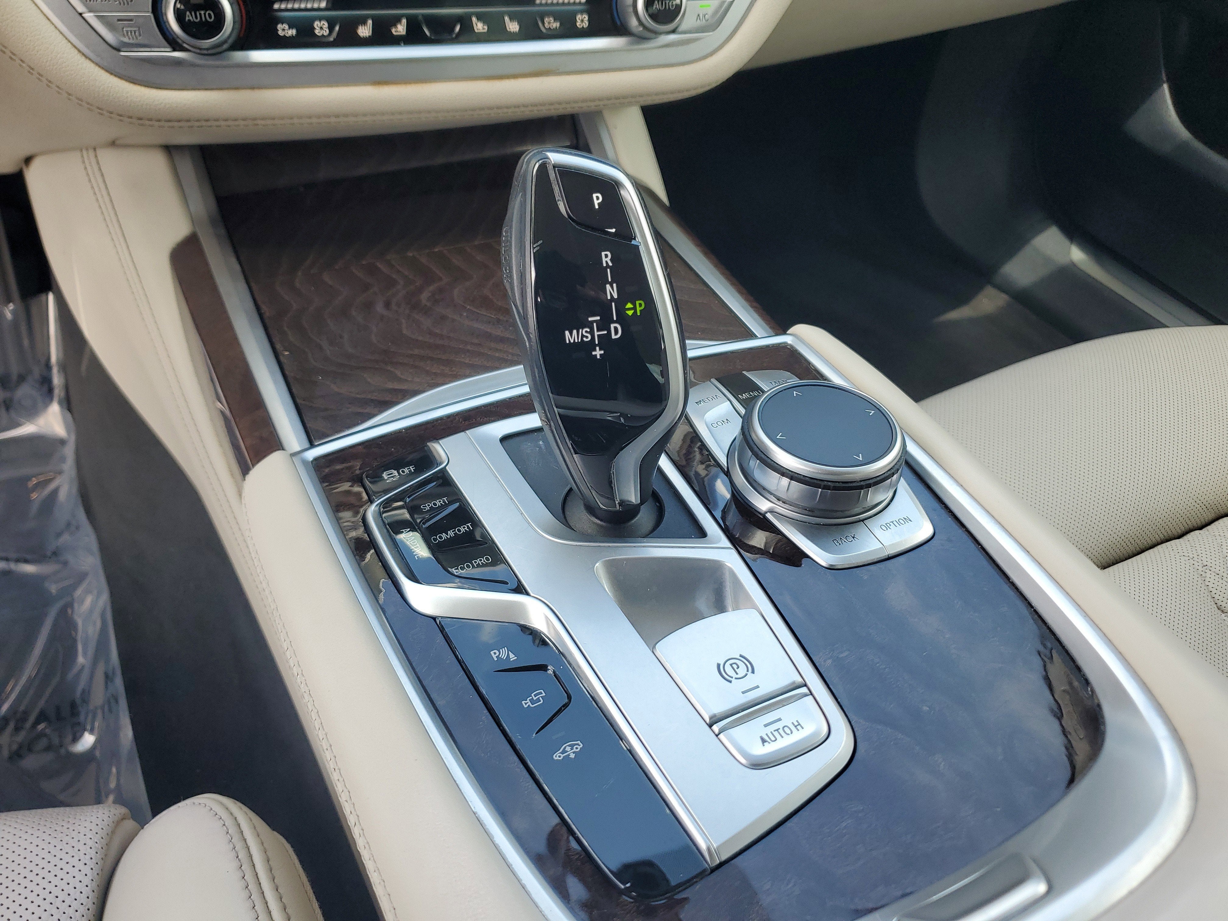 2022 BMW 7 Series 740i