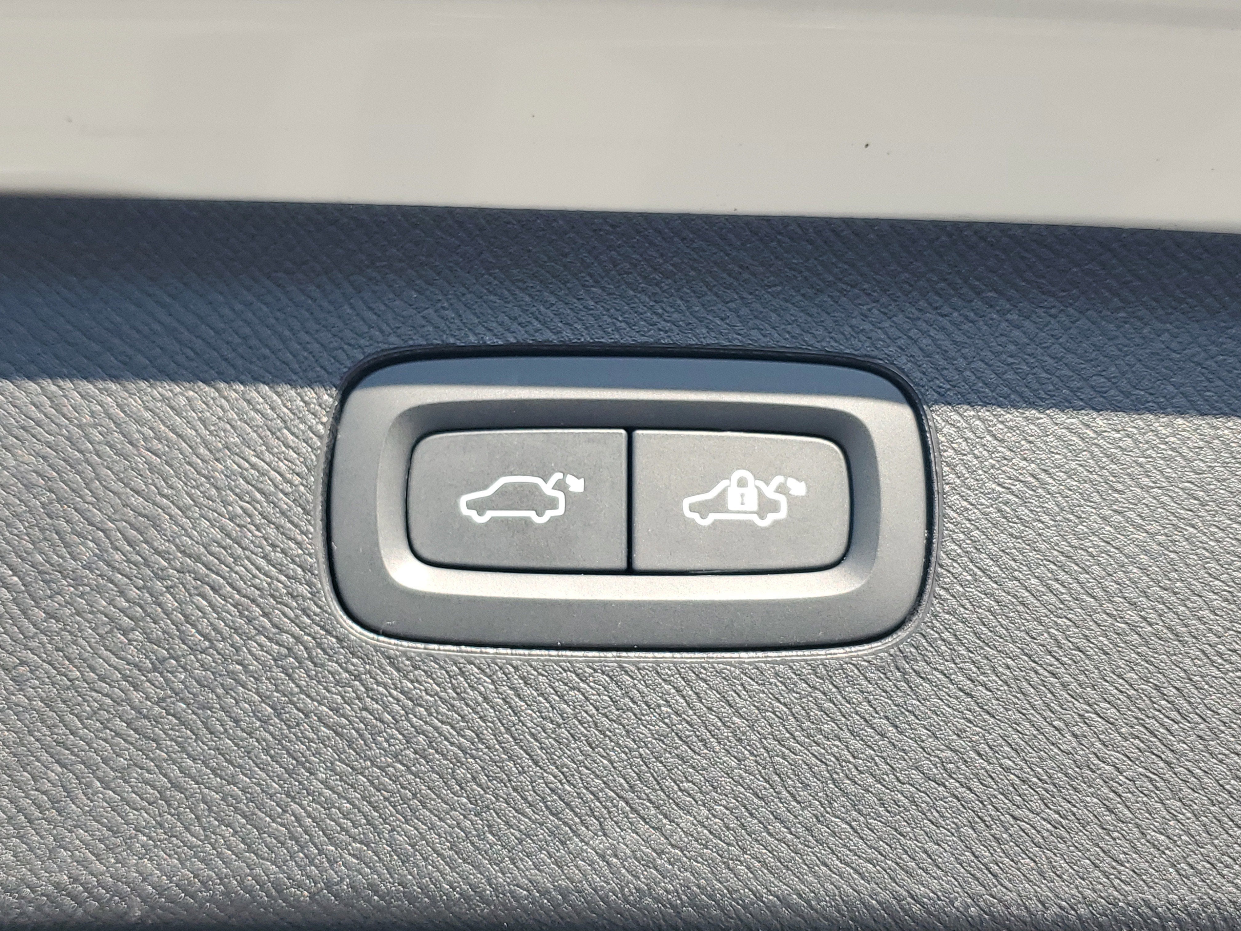 2023 Volvo XC90 Plus 4WD