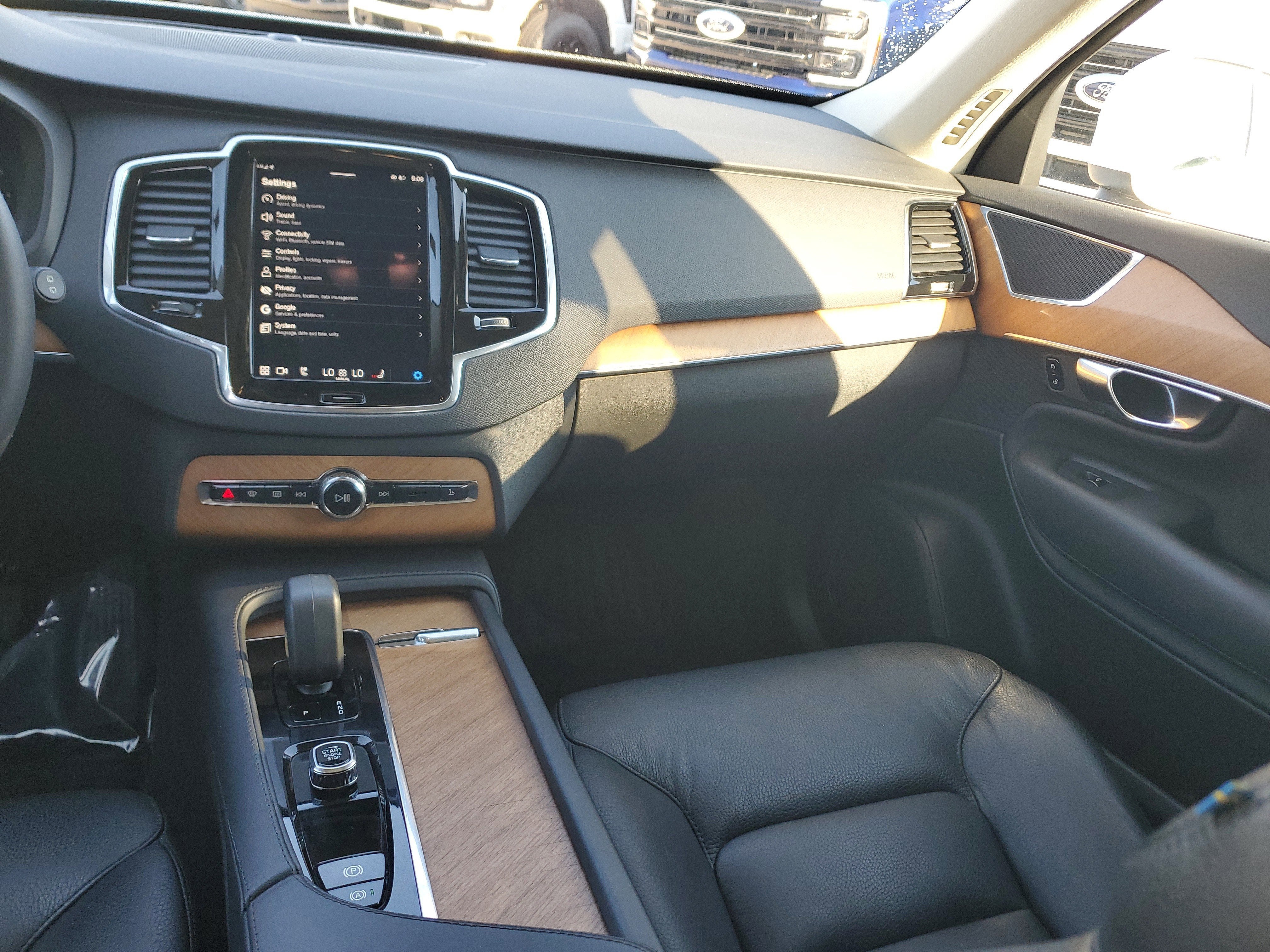 2023 Volvo XC90 Plus 4WD