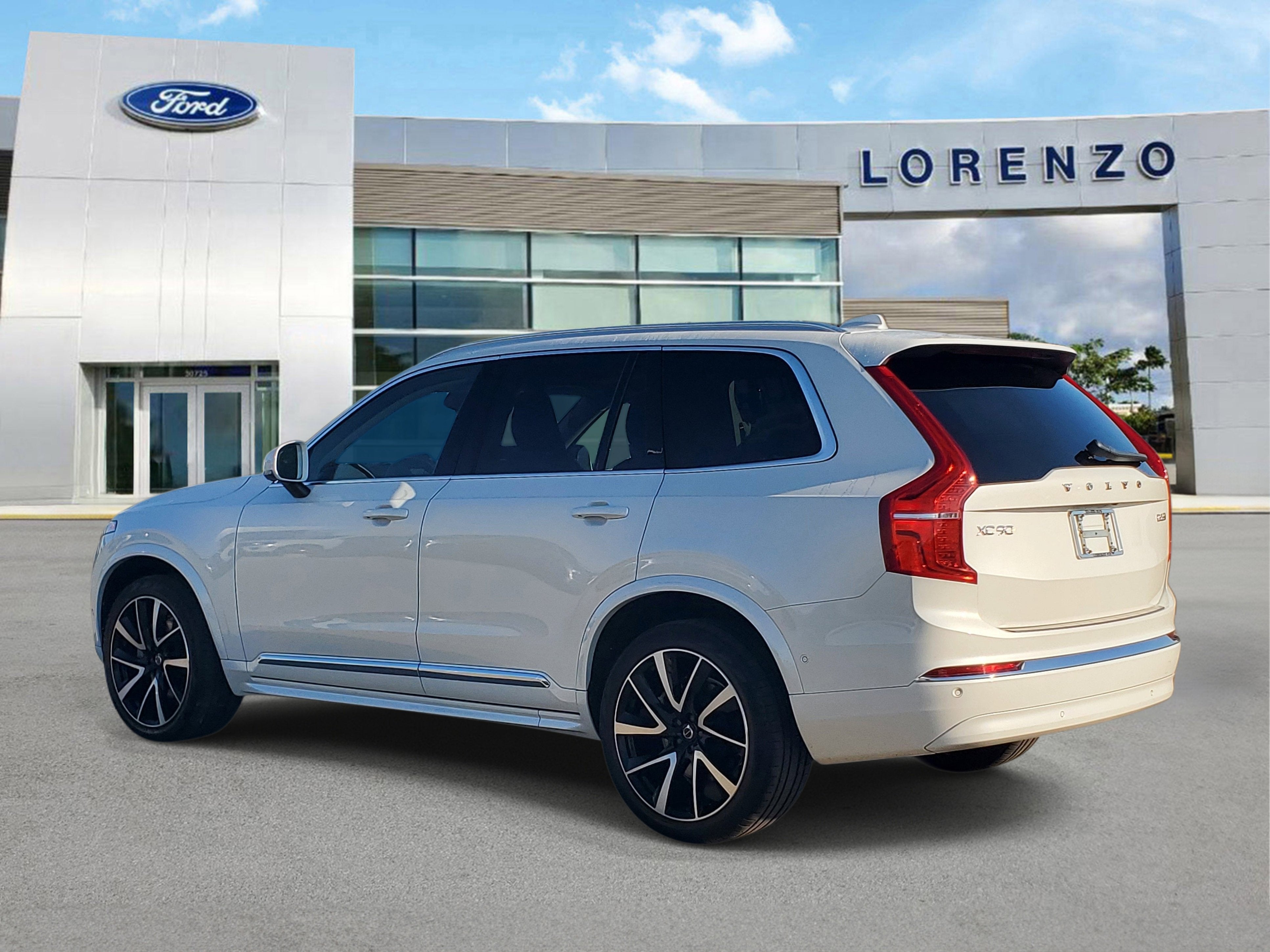2023 Volvo XC90 Plus 4WD