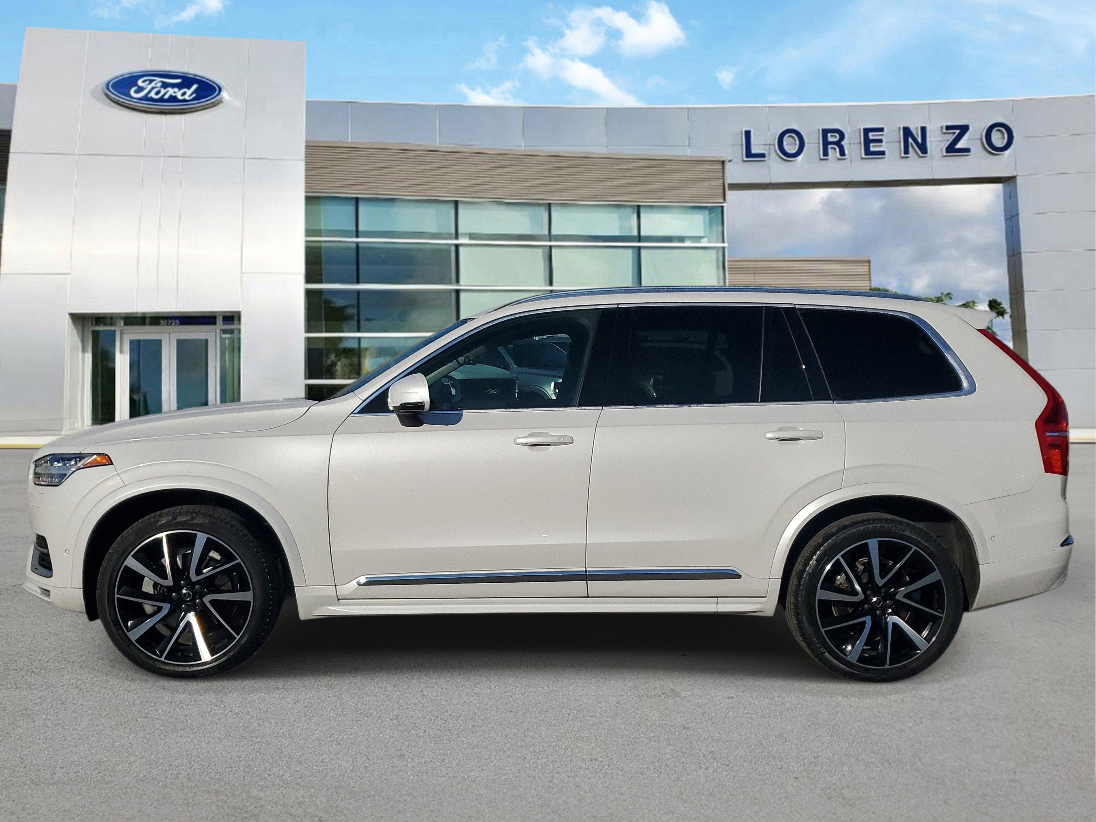 2023 Volvo XC90 Plus 4WD